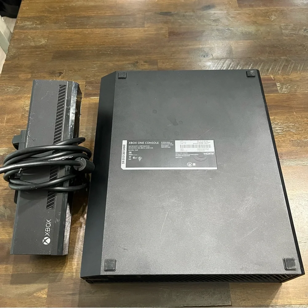 Xbox One Kinect bundle with one controller